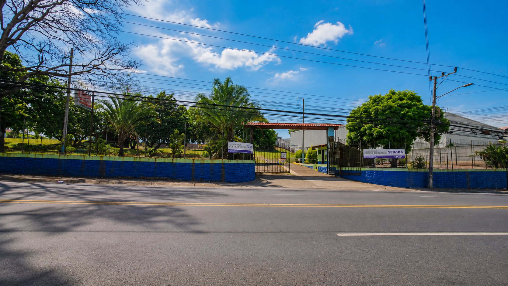 Entrada centro de recreo - imagen 1