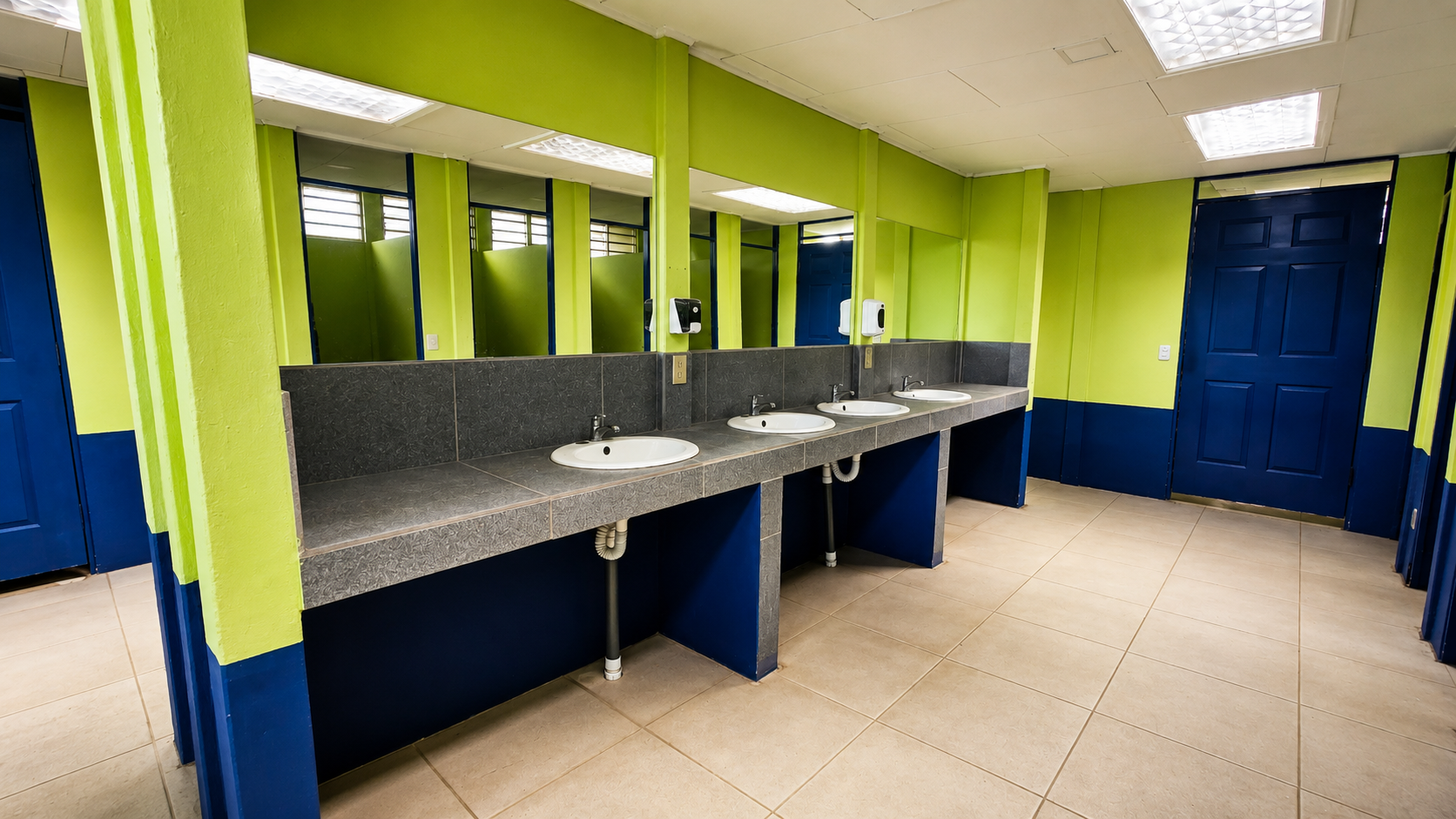 Baños y vestidores - imagen 2